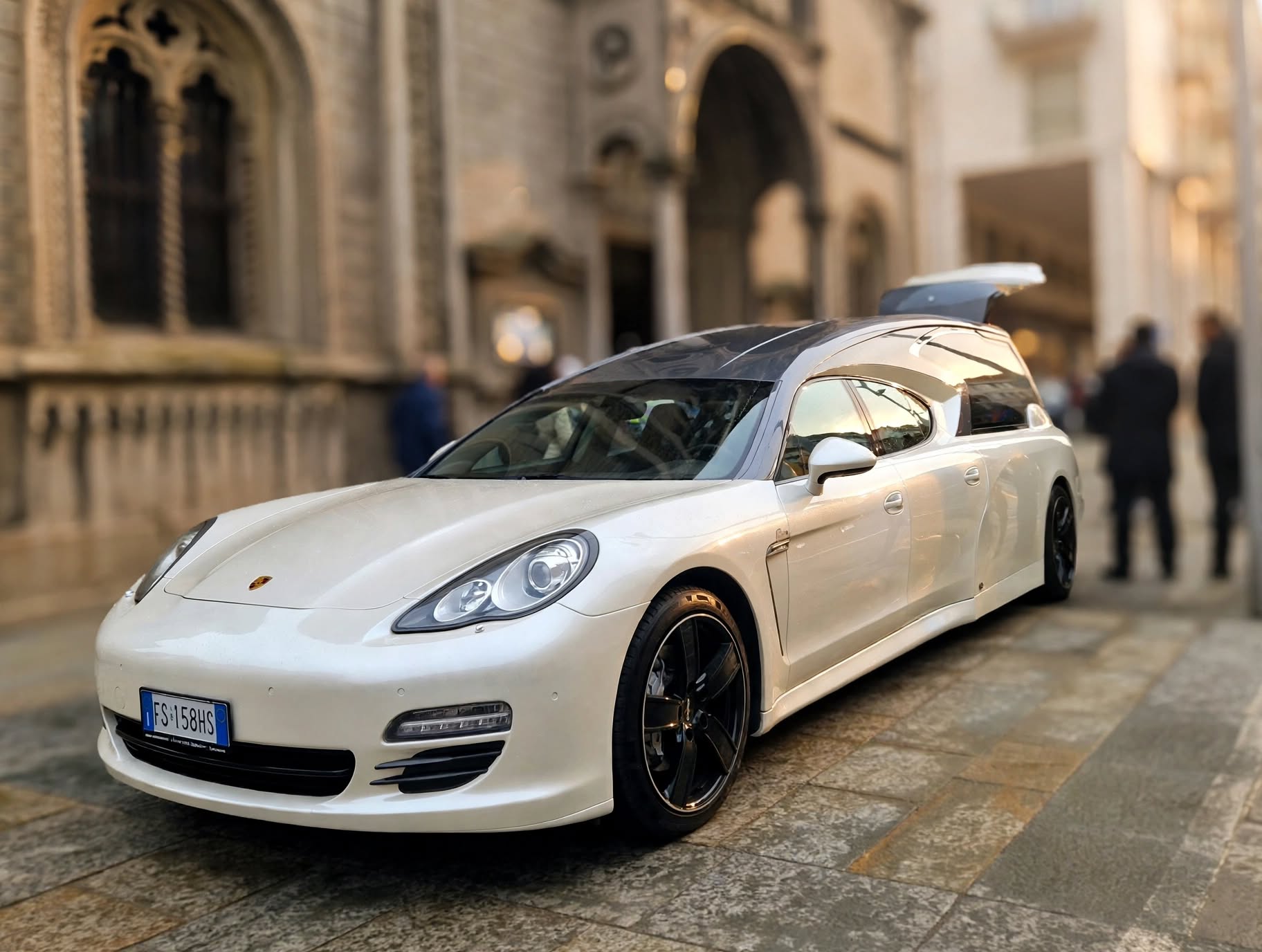 Il nostro primo carro funebre Porsche Panamera